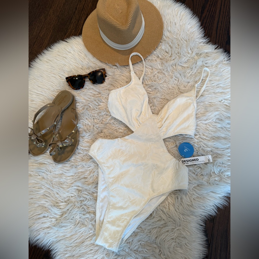 Cupshe Cream Floral One-Piece Swimsuit